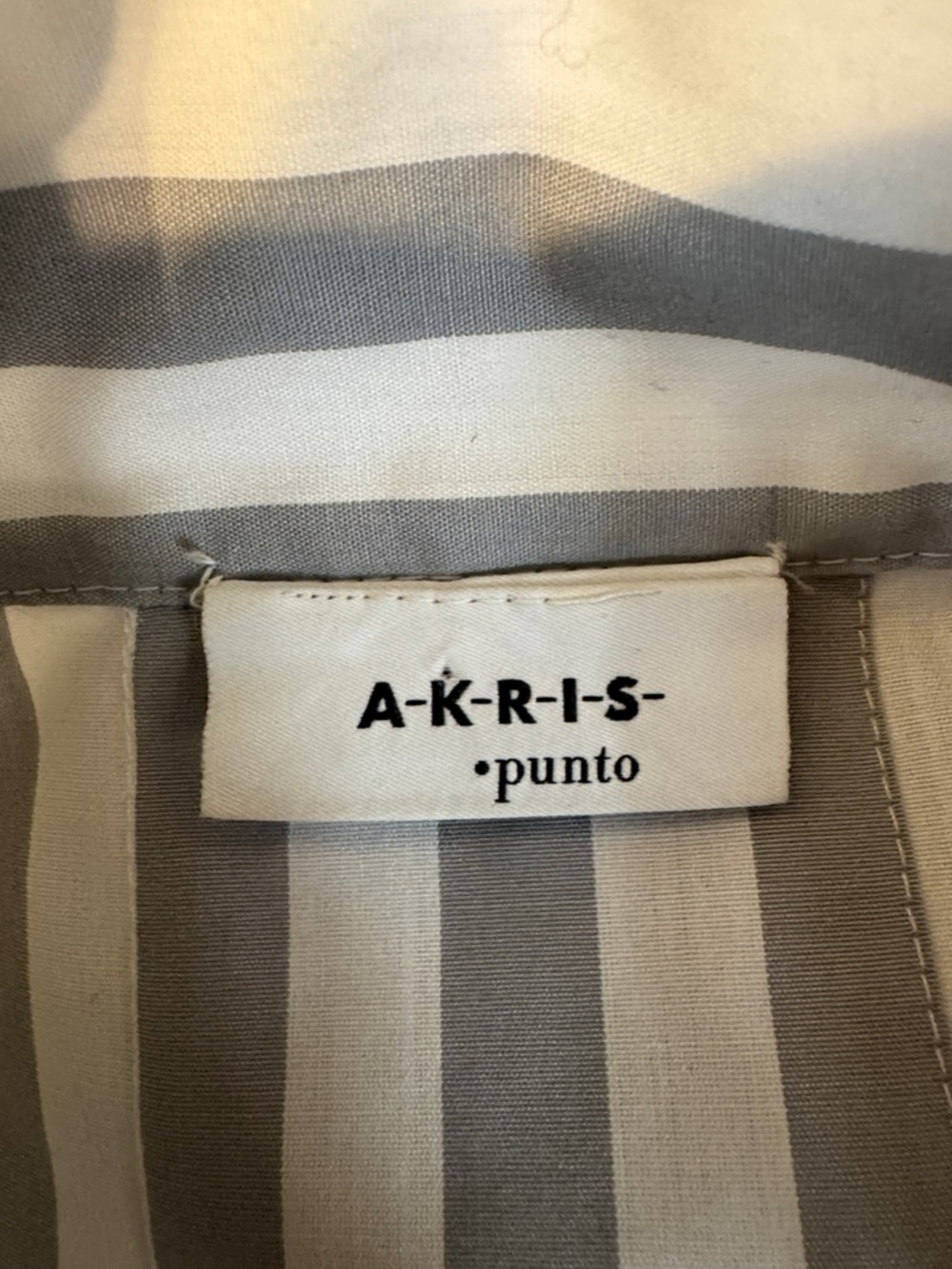 PRICE FIRM Akris Punto Gray and White Womens Mandarin Collar Shirt Size 8 - Picture 2 of 12
